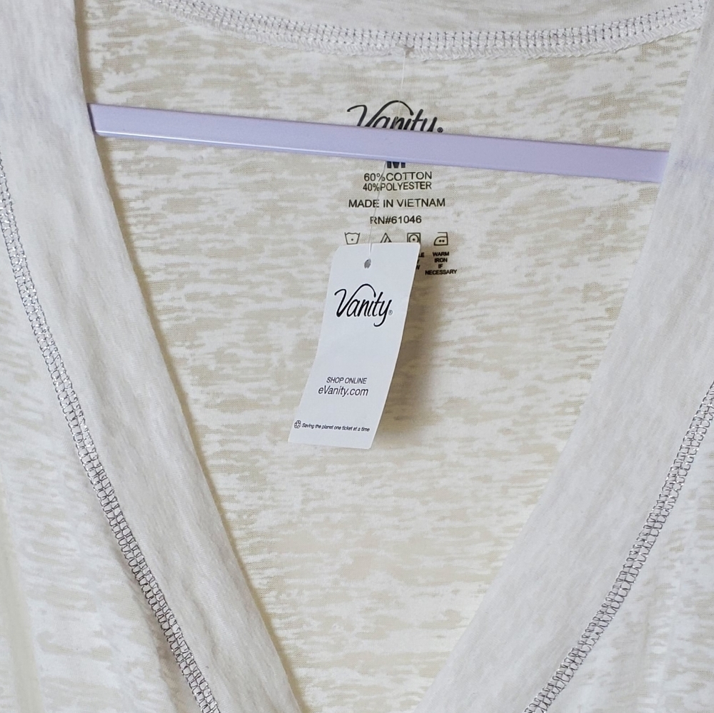 2 WHITE TOPS - Picture 11 of 12